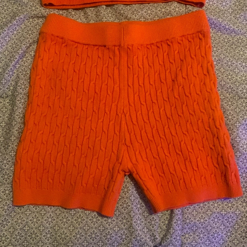 Two piece set - Picture 2 of 4